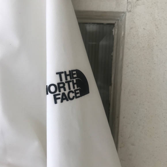 The North Face Quest Double zip outdoor hiking rain jacket - Picture 3 of 5